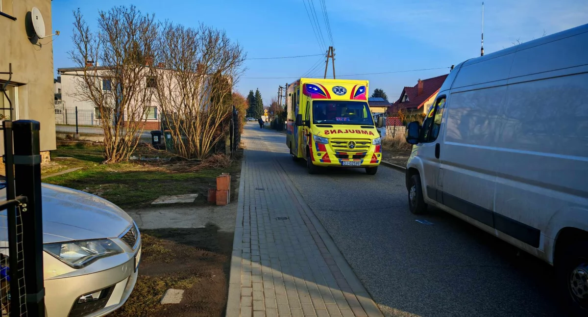 Nagłe zatrzymanie krążenia u kierowcy busa. Dramatyczna akcja ratunkowa w Jeżowie Sudeckim
