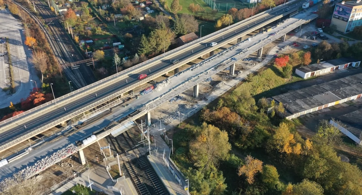 Zmiana organizacji ruchu na estakadzie. MPGK załata dziury na drodze