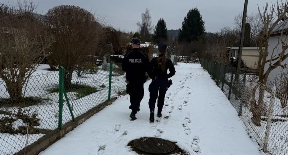 Kontrolują miejsca, w których sypiają bezdomni. Oni mogą zamarznąć