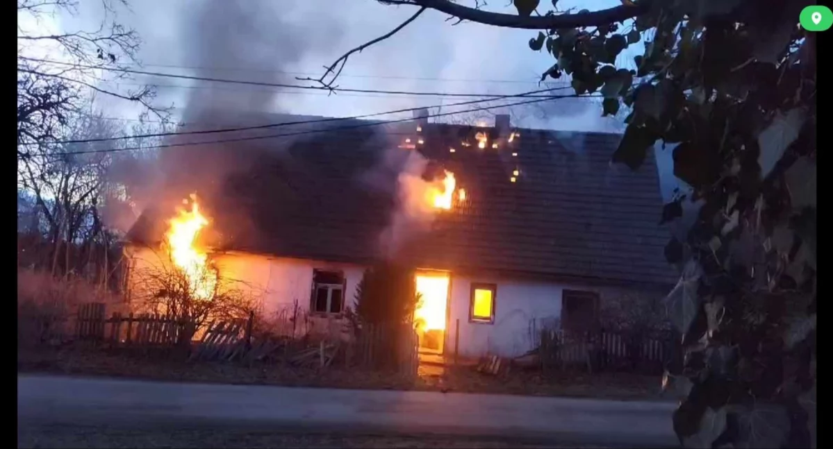 Pożar w Komarnie. Dom płonął jak pochodnia.