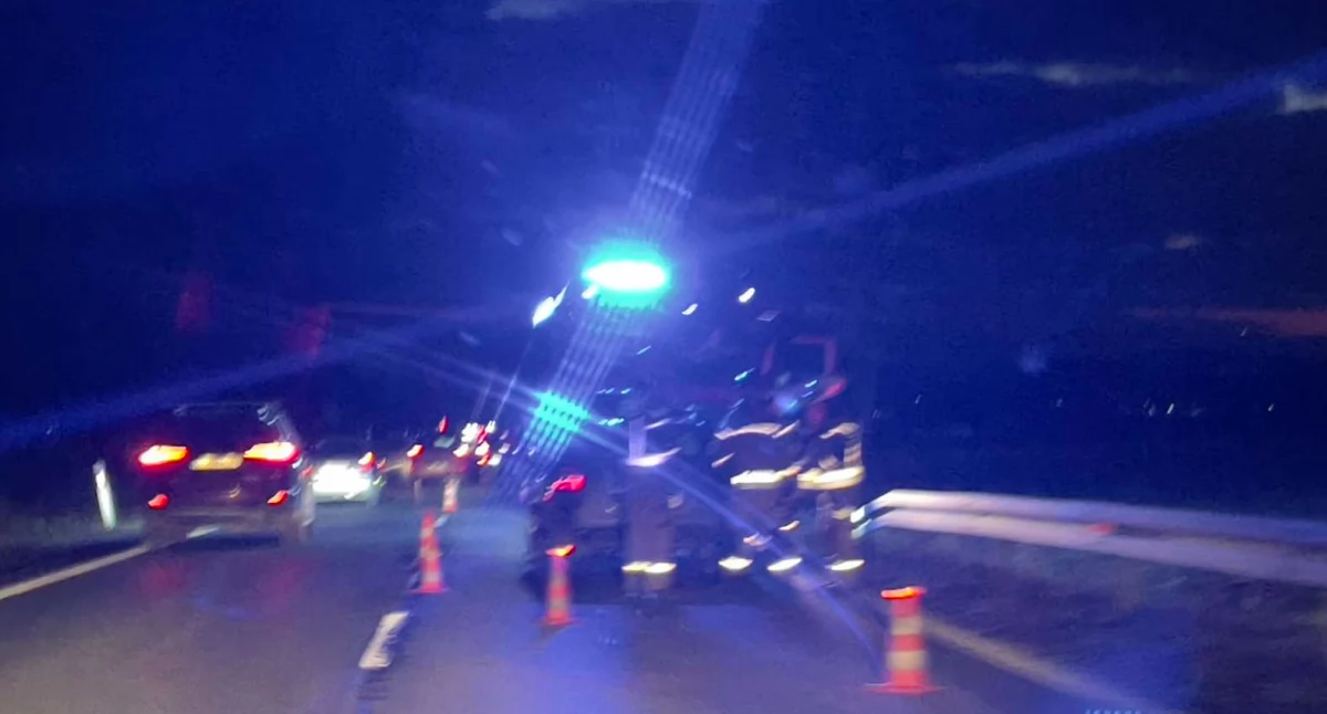 Utrudnienia w ruchu na DK 3 w Radomierzu po zderzeniu pojazdów