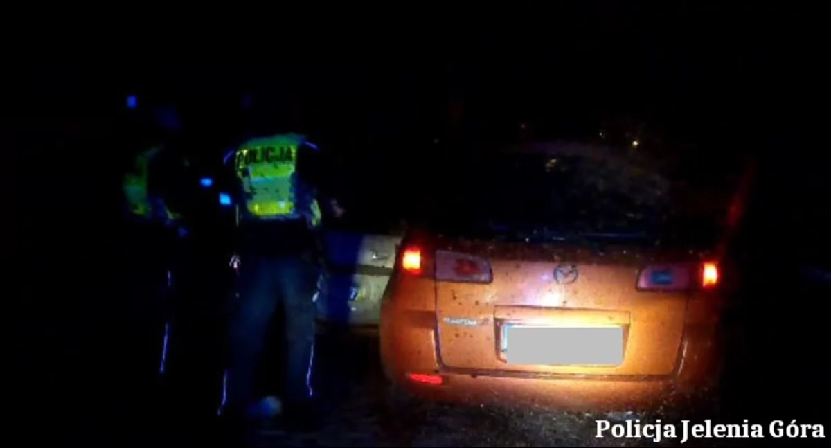 Bez prawa jazdy uciekał przed policją samochodem bez przeglądu