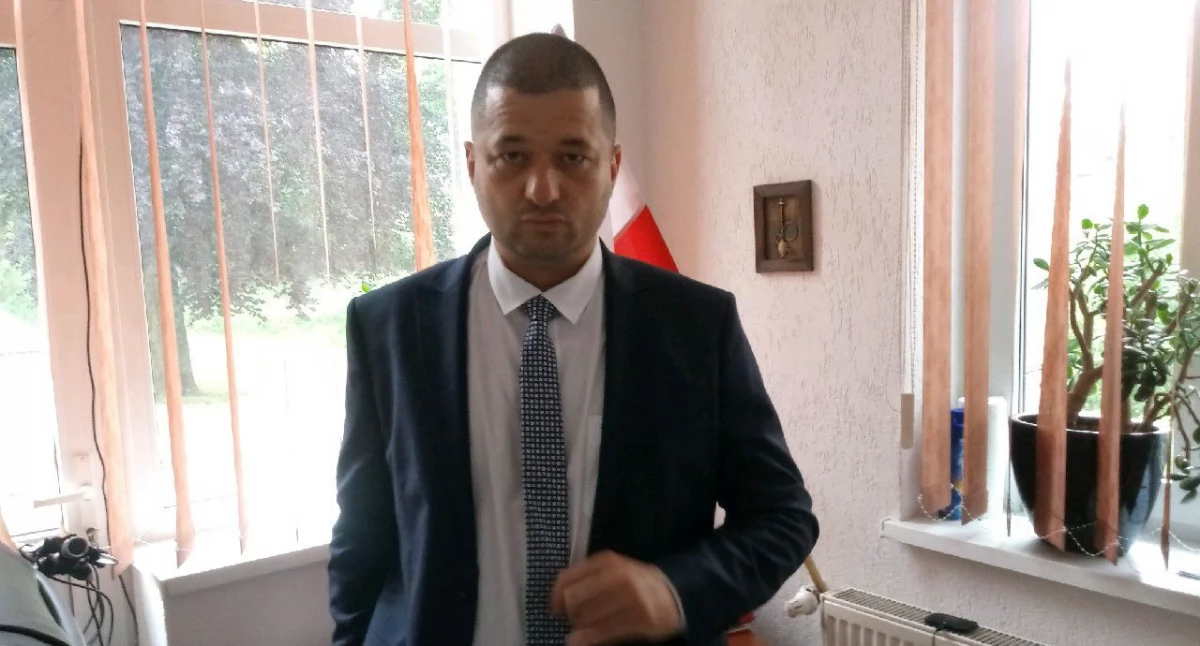 Bustowski przed sądem. Zarzuty dotyczą przestępstw kryminalnych