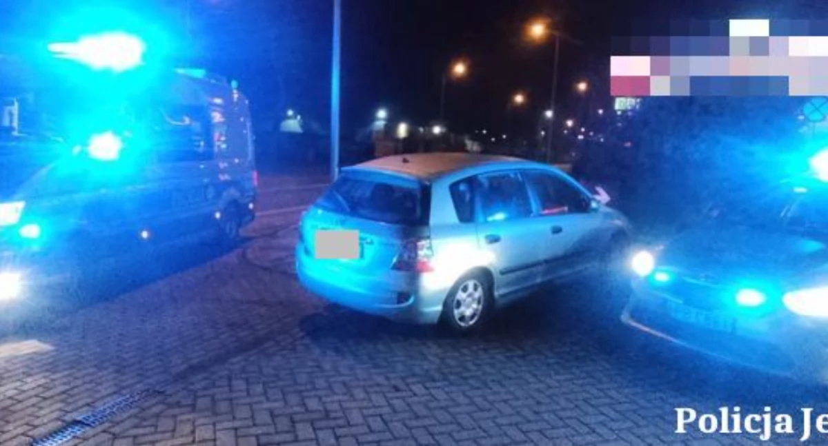 Pijana i bez prawa jazdy uderzyła w słupek na stacji paliw