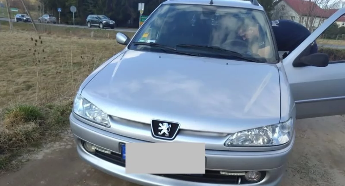 Nie miał prawa jazdy, ale miał za to amfetaminę – wpadł podczas kontroli