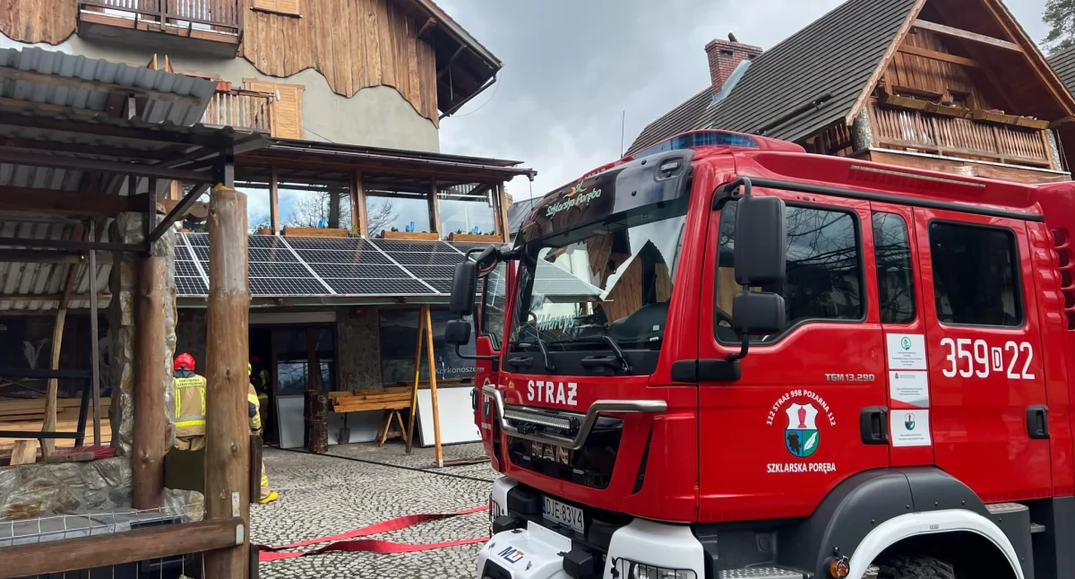 Pożar w pensjonacie w Szklarskiej Porębie – szybka reakcja strażaków zapobiegła tragedii