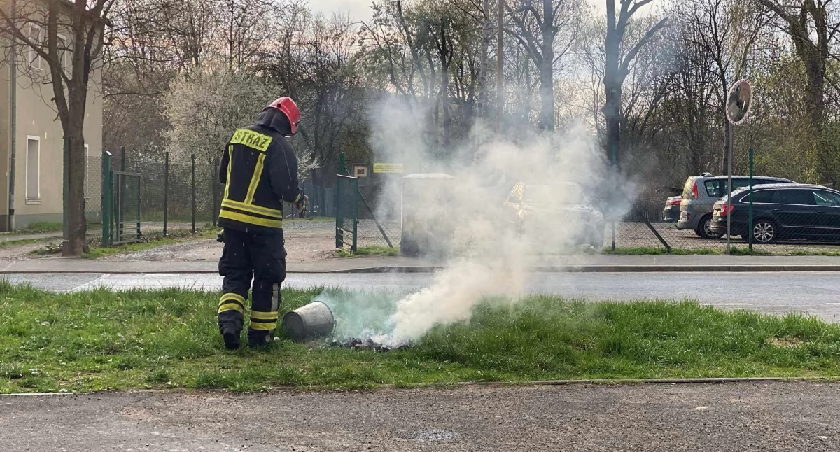 Interwencja przy ulicy Groszowej. Ewakuacja mieszkańców budynku