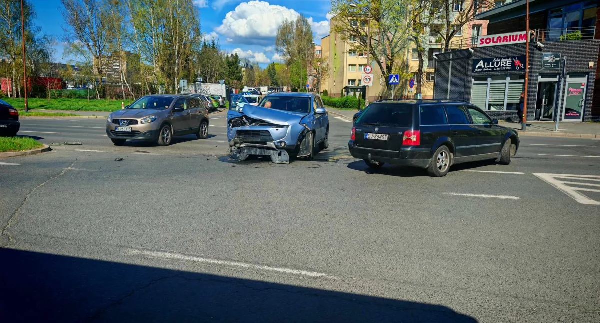 Groźne zderzenie na ulicy Różyckiego. Wśród poszkodowanych jest dziecko