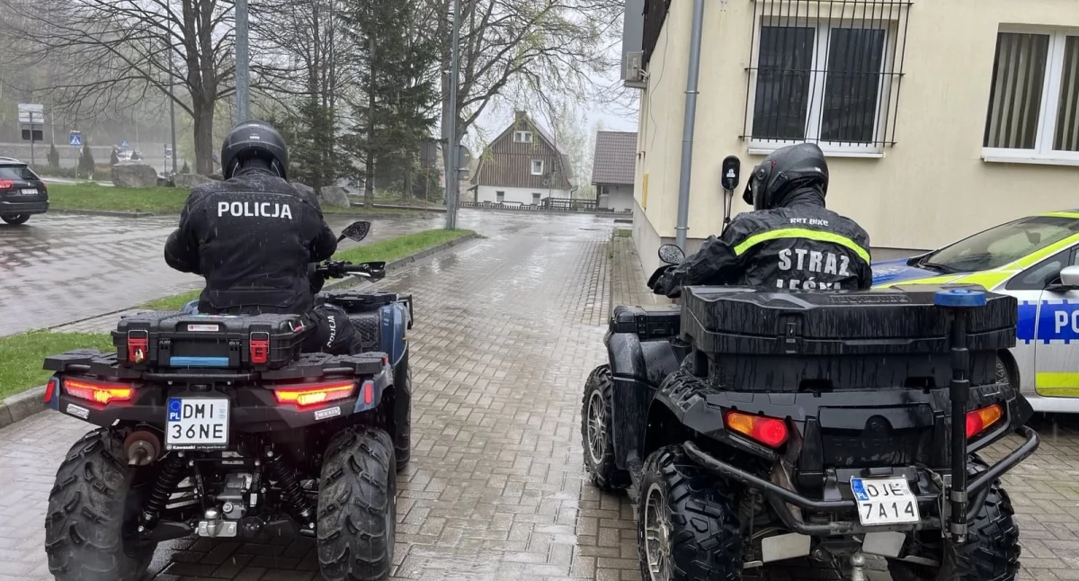 Policjanci na quadach po lesie. Ruszyły wspólne patrole