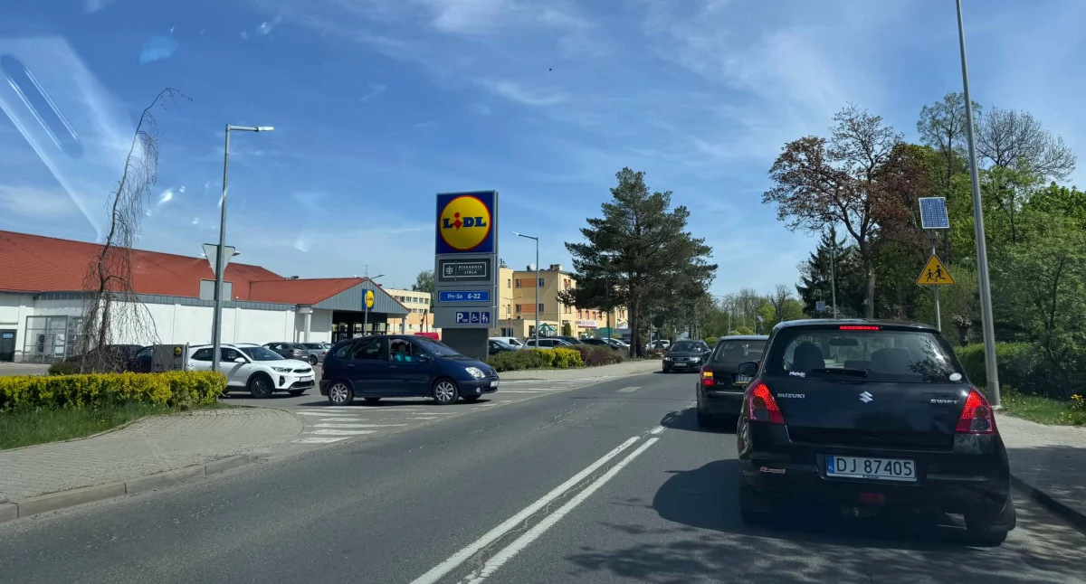 Jeleniogórzanie ruszyli na przedmajówkowe promocje