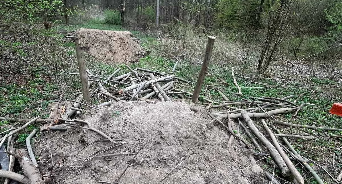 Ktoś regularnie niszczy bike park, który zbudowali młodzi pasjonaci