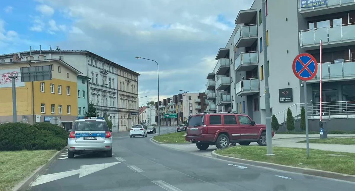 Wypadek na osiedlu Robotniczym. 23-letnia kobieta trafiła do szpitala