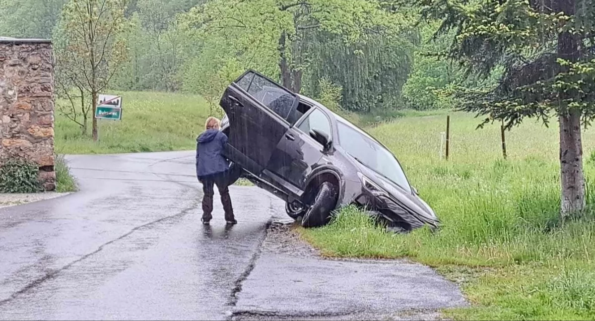 Zawracanie zakończone w rowie
