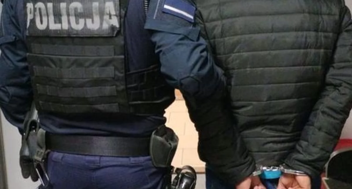 Z frustracji wybił szybę w drzwiach. Dziwne zakończenie spotkania towarzyskiego
