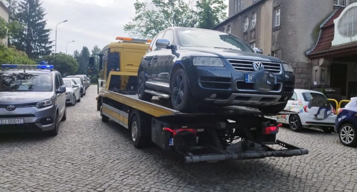Opel Zafira, Ford KA, VW Touareg. Te wraki zostały usunięte