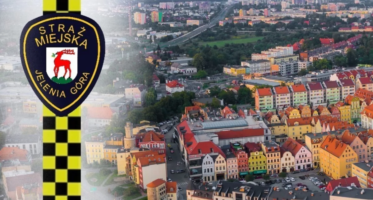 Zatrzymała się, by pomóc chorej mamie. Taksówkarz wezwał straż miejską