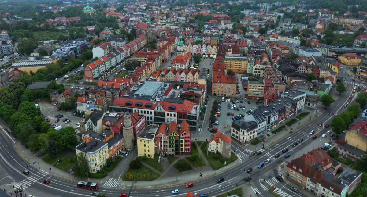 Policjanci z Jeleniej Góry podejrzani o przekazywanie tajnych informacji