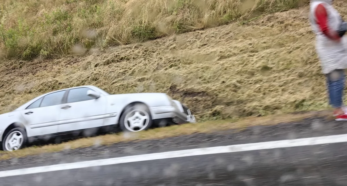 Auto w rowie w Kaczorowie