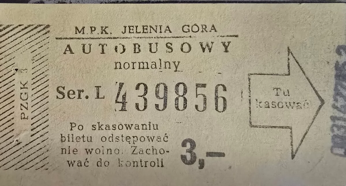 Biletowa ewolucja w Jeleniej Górze. Między dziurkaczem a smartfonem