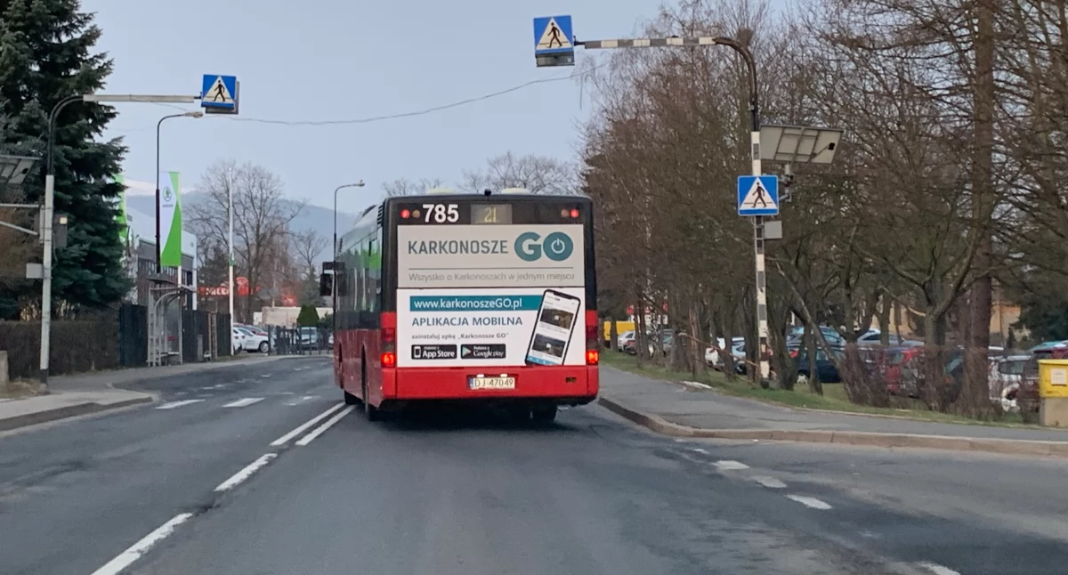 Brawa dla kierowców autobusów, którzy codziennie pokonują drogę przez osiedle Orle