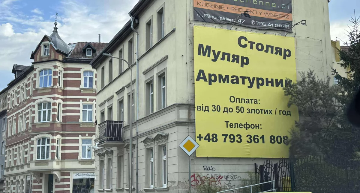 Rekrutacja po ukraińsku. Baner w centrum Jeleniej Góry przyciąga uwagę przechodniów