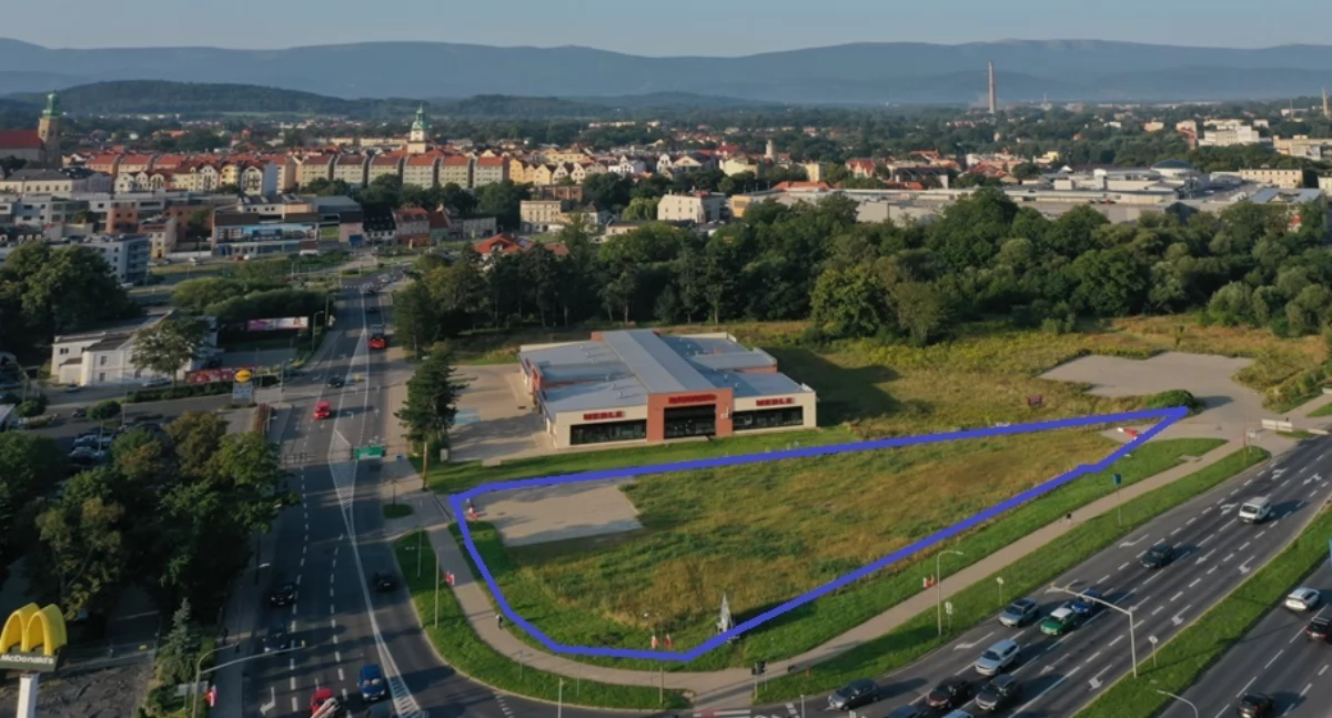 Jest przetarg na sprzedaż działki po stacji paliw BP w Jeleniej Górze