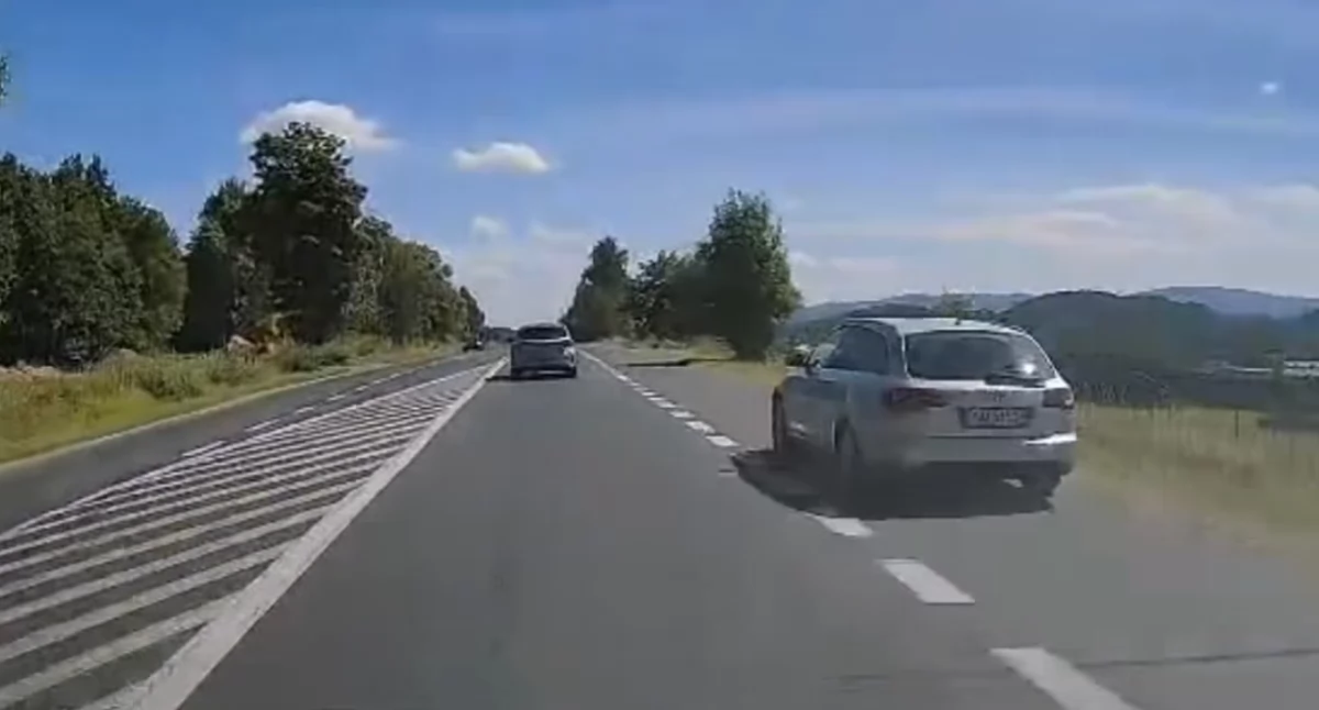 Stop Cham. Wyprzedzanie pasem awaryjnym w Jeleniej Górze