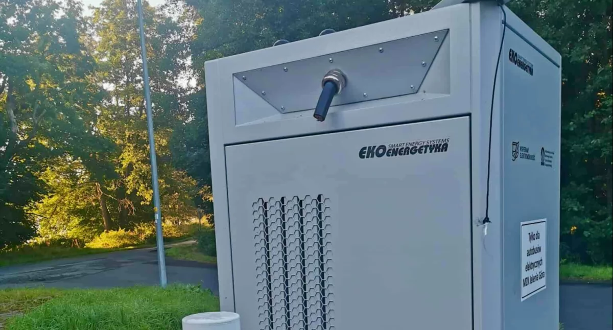 Złodzieje obcięli kabel od ładowarki autobusów elektrycznych