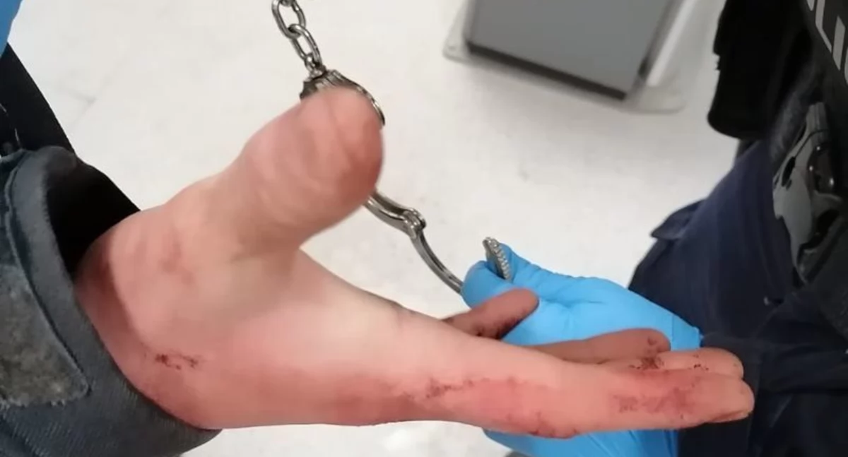 Agresywny 26-latek zatrzymany. Rzucał się do bicia z policjantami