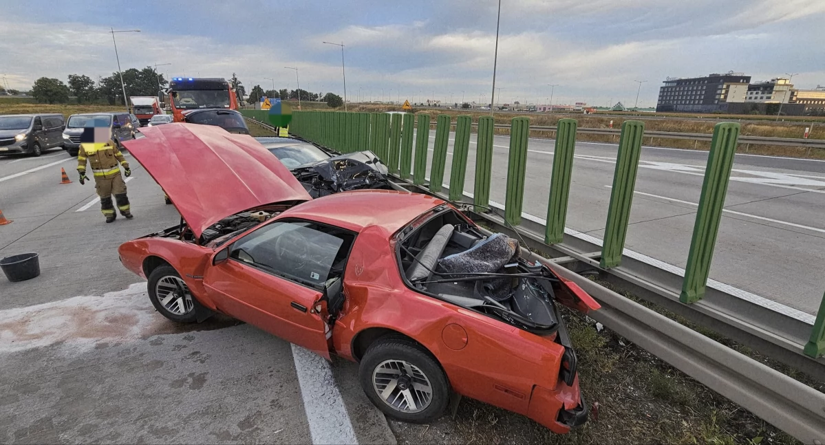Cofał na autostradzie A4 i doprowadził do wypadku