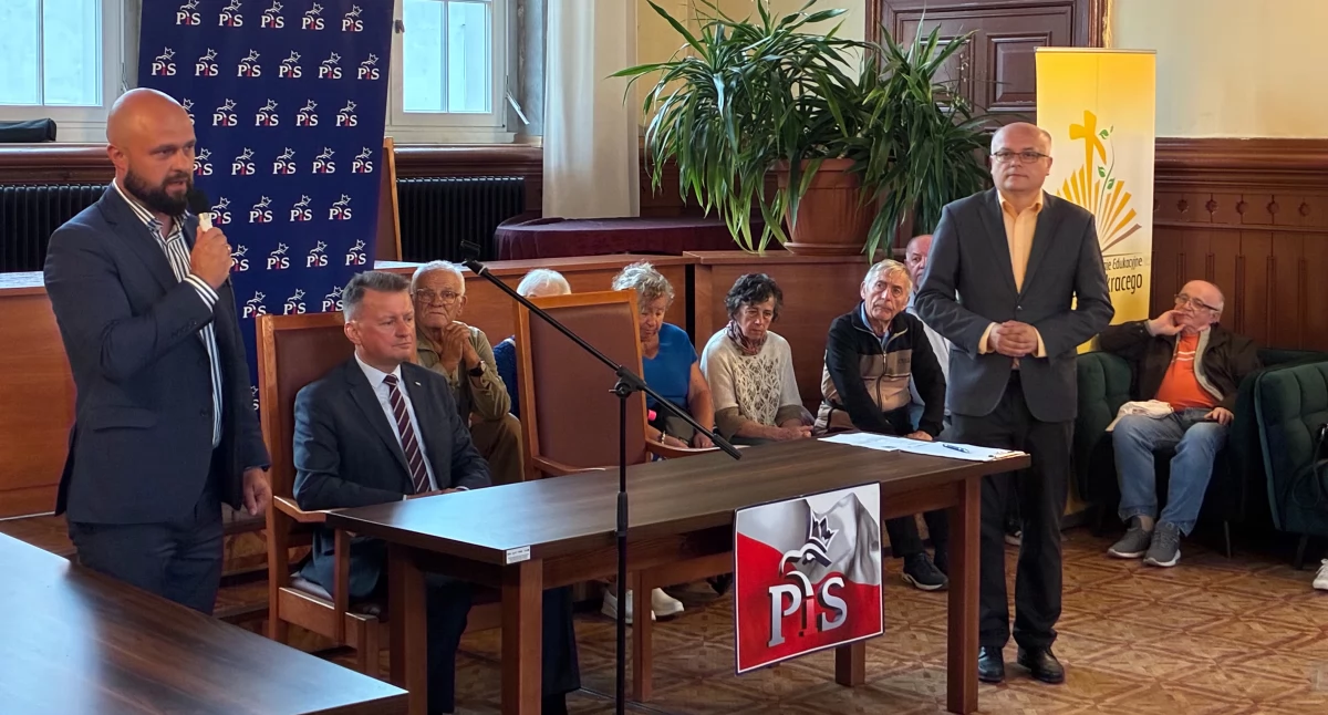 Spotkanie z czołowym politykiem PiS w Jeleniej Górze i emocjonalna dyskusja o bezpieczeństwie
