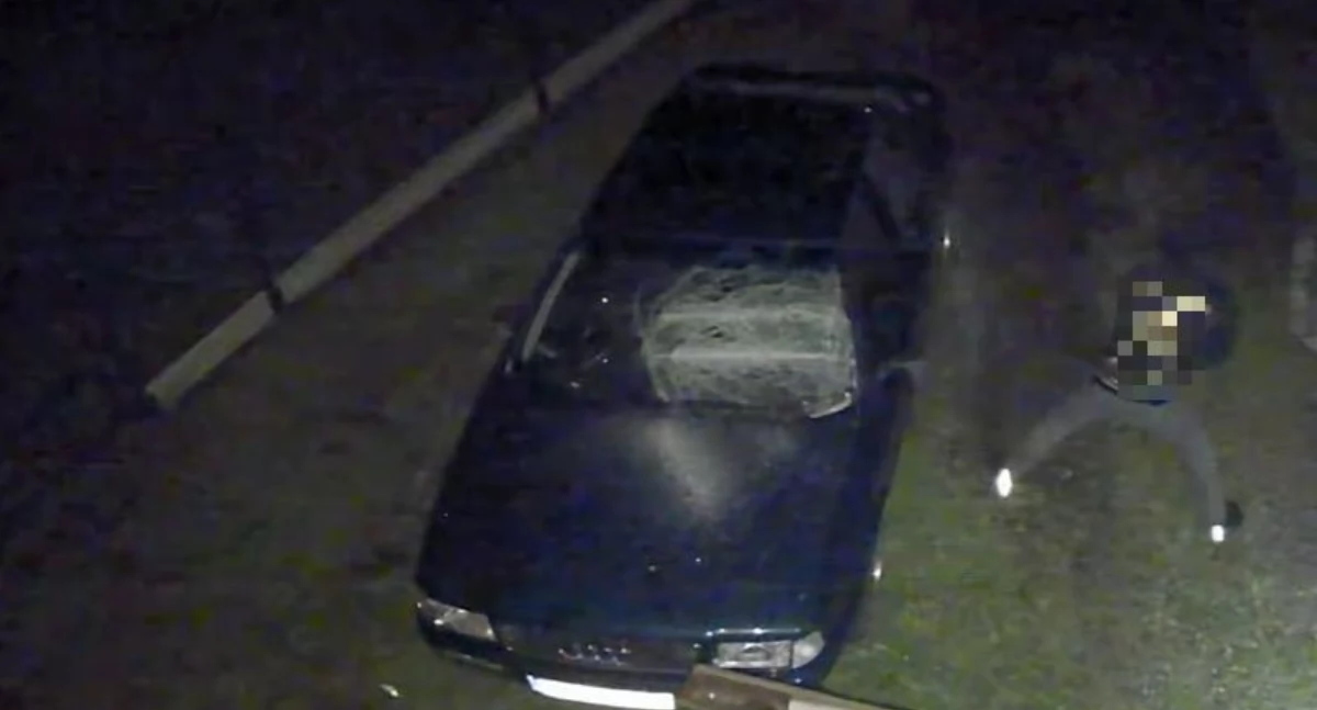Awantura między sąsiadami zakończona aktem wandalizmu. 19-latek zdewastował auto