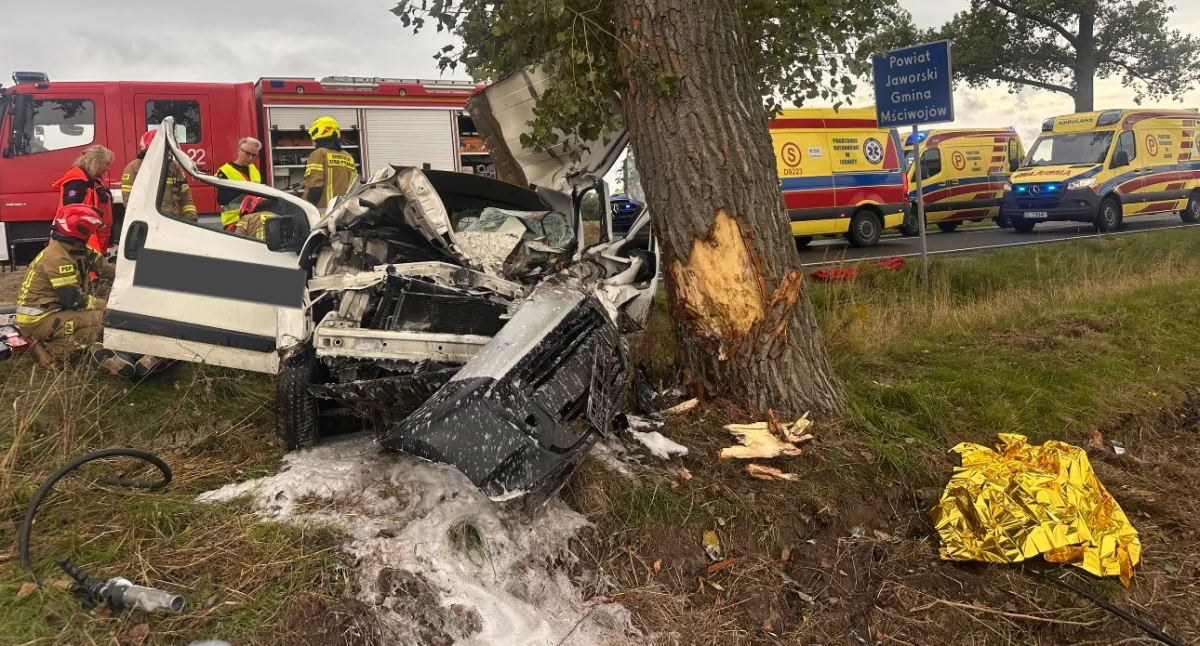 Poważny wypadek pod Niedaszowem. Pięć osób rannych, w tym jedna zakleszczona w pojeździe
