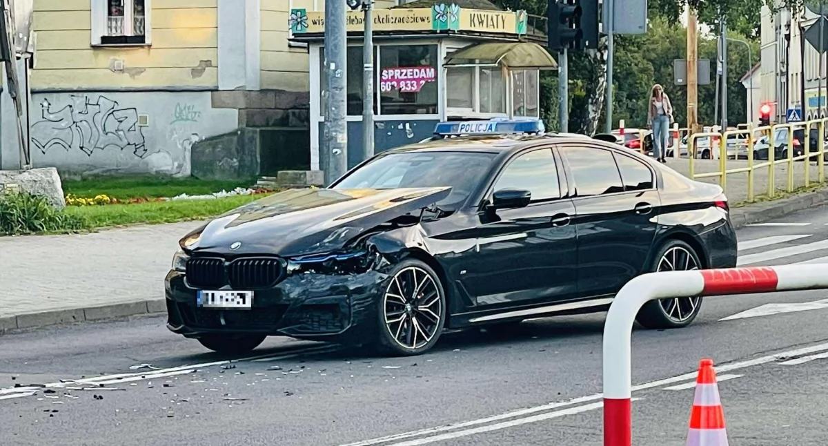 Zderzenie seata i bmw na Podwalu. Sprawca ukarany mandatem.