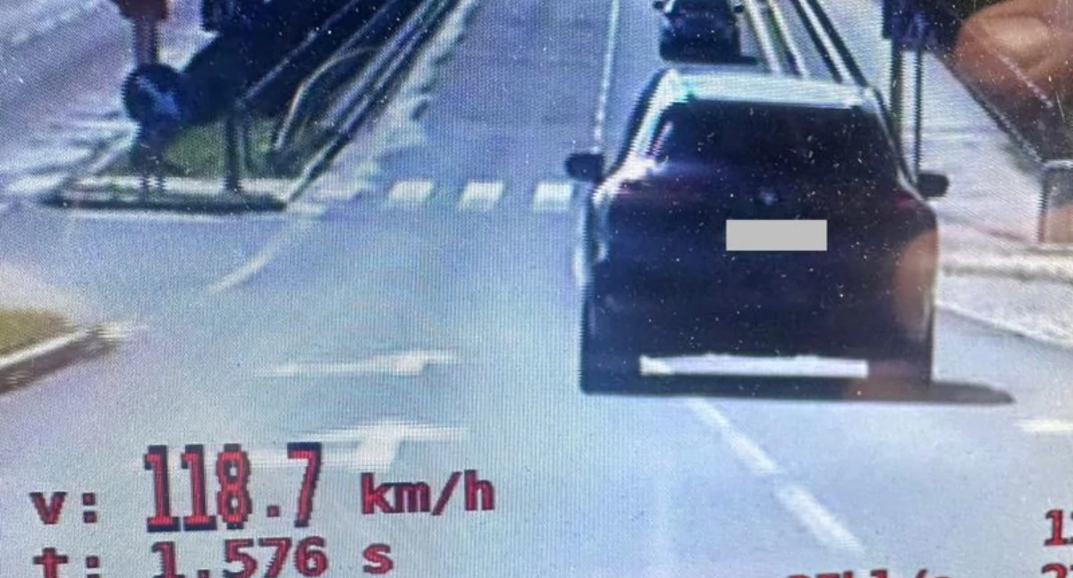 Pędził przez Jelenią Górę 118 km/h. Stracił prawo jazdy i zapłacił wysoki mandat
