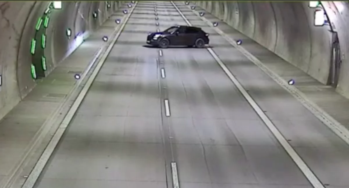 Skrajna głupota na S3: kobieta w Porsche zawracała w tunelu