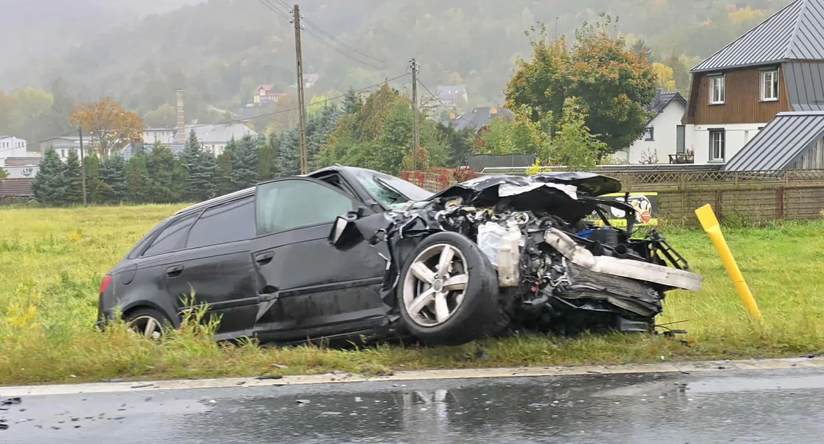 Groźne zderzenie na drodze krajowej nr 5 w Piechowicach