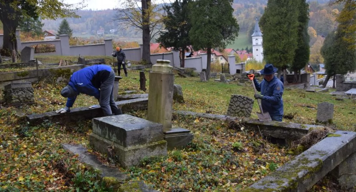 Informacja dla osób opiekujących się grobami na cmentarzach komunalnych