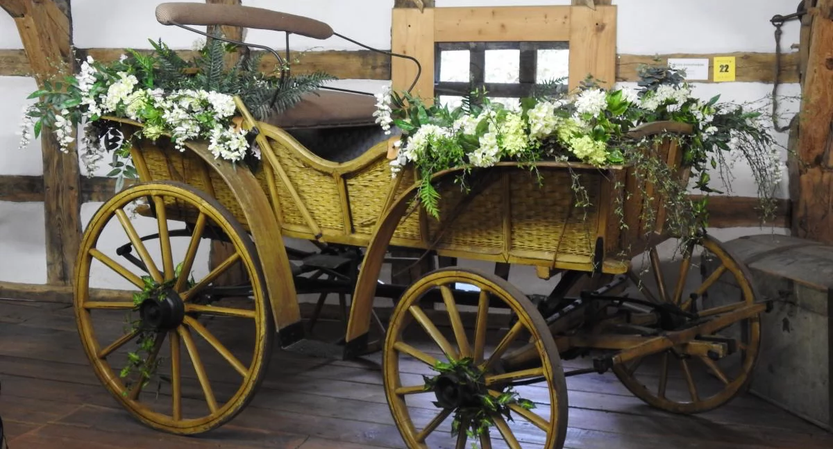 Muzeum Powozów w Galowicach. Miejsce, gdzie historia naprawdę toczy się na kołach