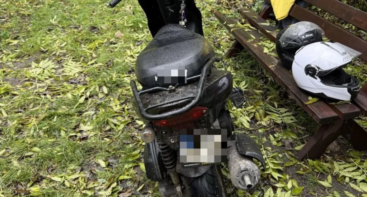 Skradziony skuter odzyskany. Zatrzymano dwie osoby