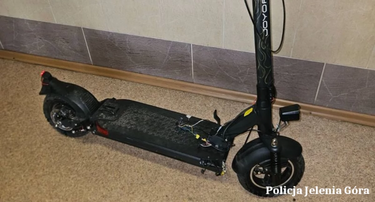 Policjanci szukają właściciela odzyskanej hulajnogi elektrycznej