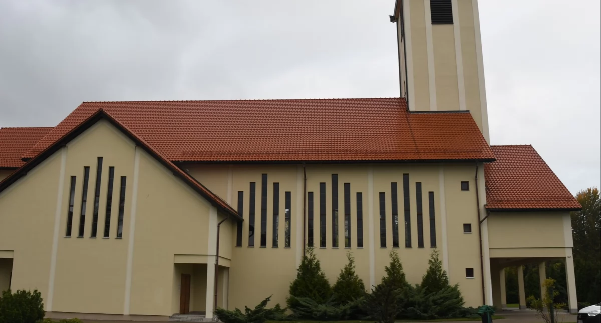 Parafianie z Zabobrza skarżą się na chłód w kościele.