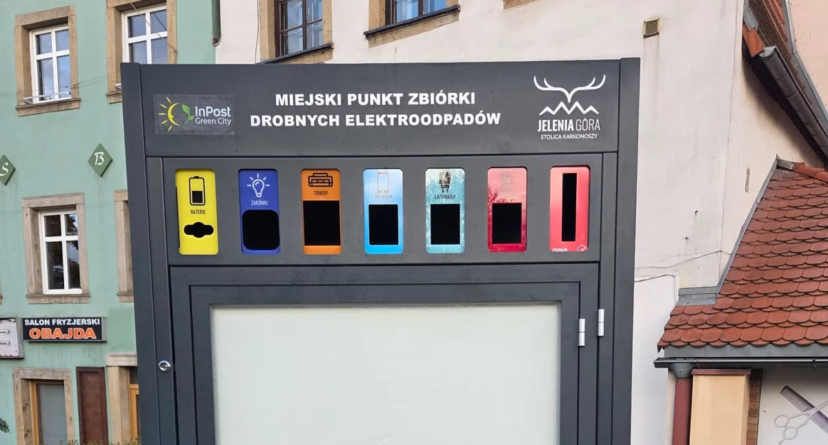 Miasto stawia na ekologię. W Jeleniej Górze pojawiły się nowe pojemniki na elektroodpady