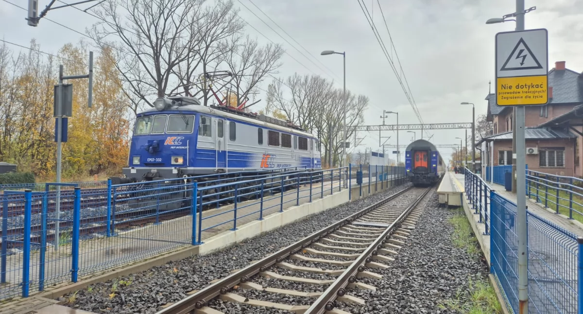IC Karkonosze nie dojechał dziś do Szklarskiej Poręby. Pociąg nie poradził sobie z podjazdem pod górę.