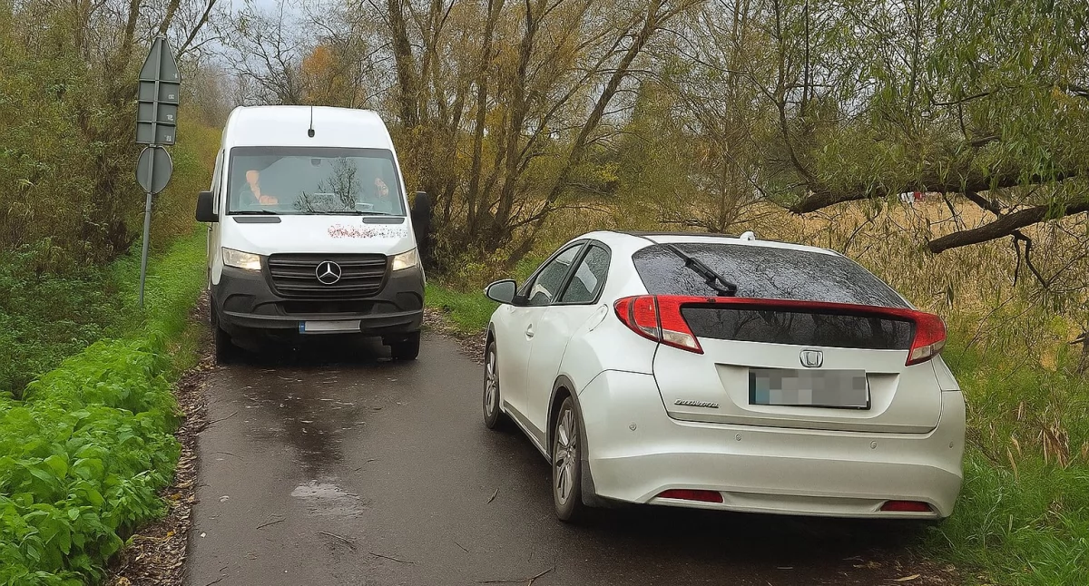 Dwóch kierowców, jedna droga i zero zdrowego rozsądku.
