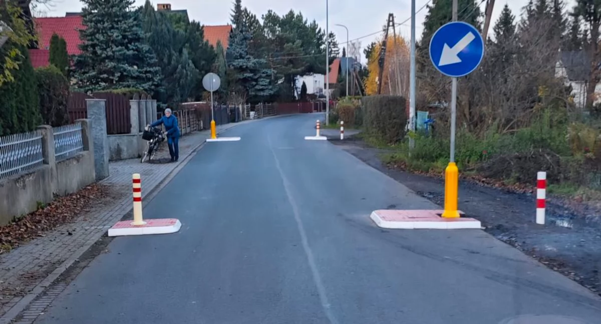 Jelenia Góra, ulica Wojewódzka : Co autor miał na myśli? Pytają mieszkańcy