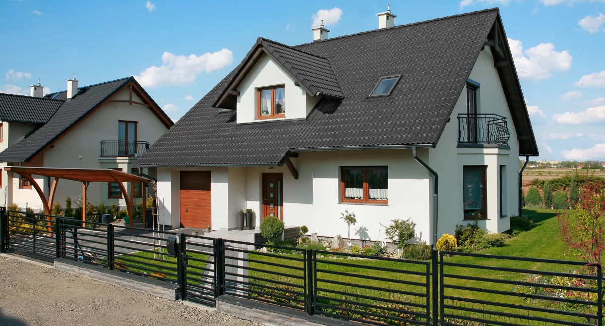 Ile trwa budowa dachu? Przewodnik dla budujących dom