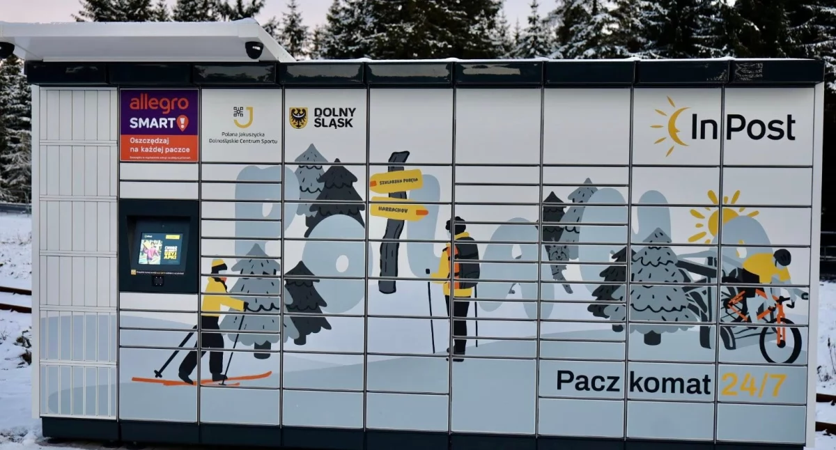Paczkomat na Polanie Jakuszyckiej. Funkcjonalny dodatek czy detal który drażni?