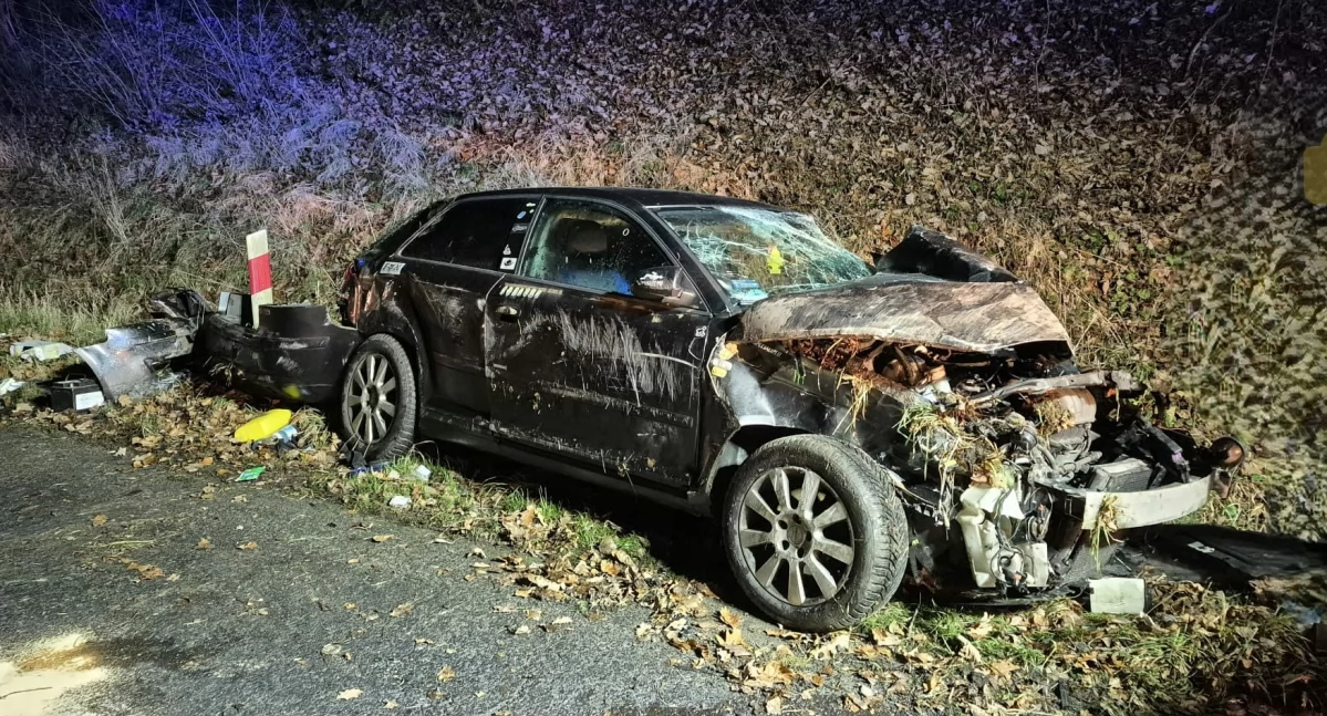Dachowanie pod Rybnicą. Audi zmasakrowane.