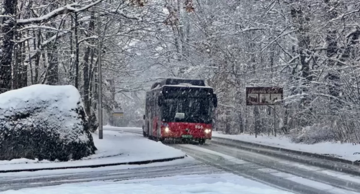 Nieprzejezdne drogi w Karkonoszach. Do tych miejscowości nie dojeżdżają autobusy